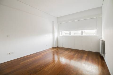 Apartamento T4 com Varanda Vistas Mar em Matosinhos Sul