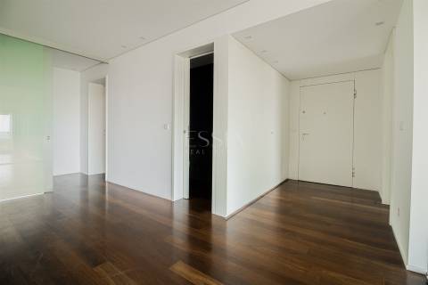 Apartamento T4 com Varanda Vistas Mar em Matosinhos Sul