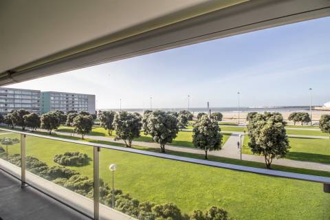 Apartamento T4 com Varanda Vistas Mar em Matosinhos Sul