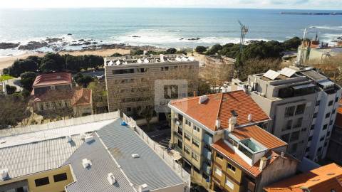 Apartamento T2 com 3 Varandas  - 2ª Linha de Mar na Foz do Douro