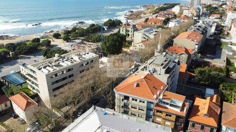Apartamento T2 com 3 Varandas  - 2ª Linha de Mar na Foz do Douro