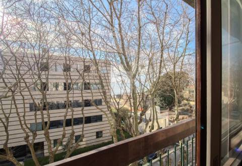 Apartamento T2 com 3 Varandas  - 2ª Linha de Mar na Foz do Douro