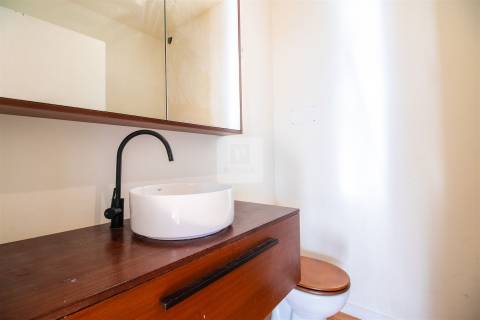 Apartamento T2 com 3 Varandas  - 2ª Linha de Mar na Foz do Douro