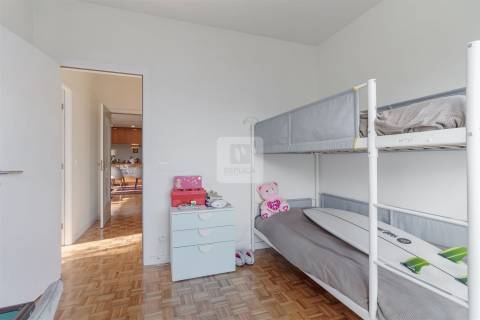 Apartamento T2 com 3 Varandas  - 2ª Linha de Mar na Foz do Douro