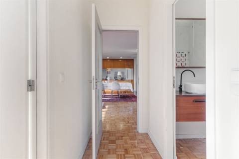 Apartamento T2 com 3 Varandas  - 2ª Linha de Mar na Foz do Douro