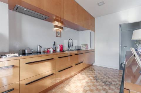 Apartamento T2 com 3 Varandas  - 2ª Linha de Mar na Foz do Douro