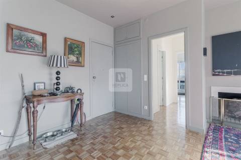 Apartamento T2 com 3 Varandas  - 2ª Linha de Mar na Foz do Douro