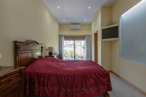 Moradia T4 Triplex |  Traça Típica Portuguesa com Jardim no Bonfim