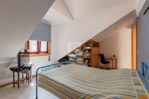 Moradia T4 Triplex |  Traça Típica Portuguesa com Jardim no Bonfim