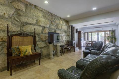 Moradia T4 Triplex |  Traça Típica Portuguesa com Jardim no Bonfim