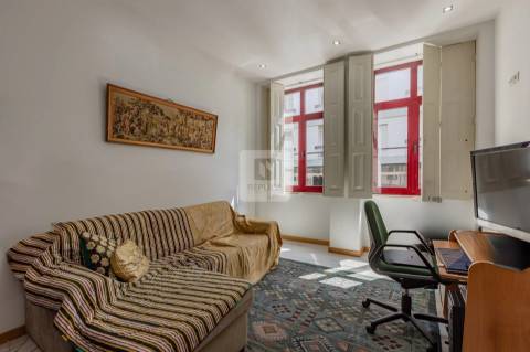 Moradia T4 Triplex |  Traça Típica Portuguesa com Jardim no Bonfim