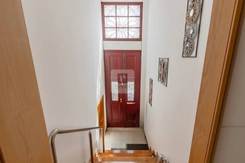 Moradia T4 Triplex |  Traça Típica Portuguesa com Jardim no Bonfim