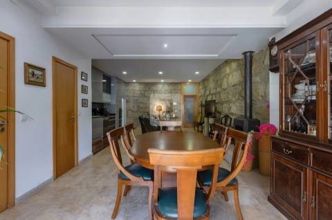 Moradia T4 Triplex |  Traça Típica Portuguesa com Jardim no Bonfim