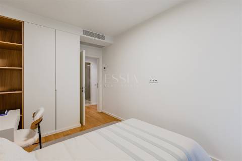 Apartamento T2 com Varanda 12m2 Vistas Rio e Mar nos Jardins D`Arrábida em Vila Nova de Gaia