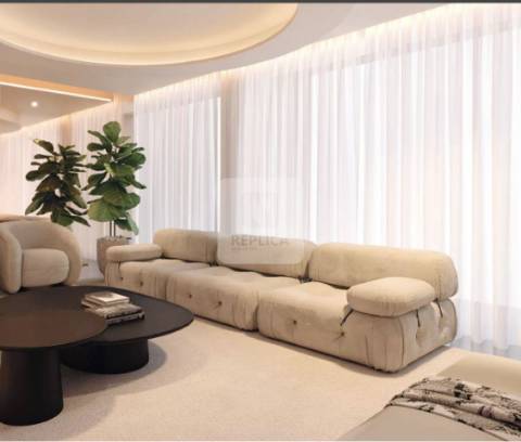 Apartamento T0 com Varanda e Garagem