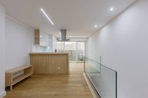Estúdio/Apartamento TO Dúplex com Varanda/Jardim Privativo de 12.95m2 | Centro da Baixa do Porto