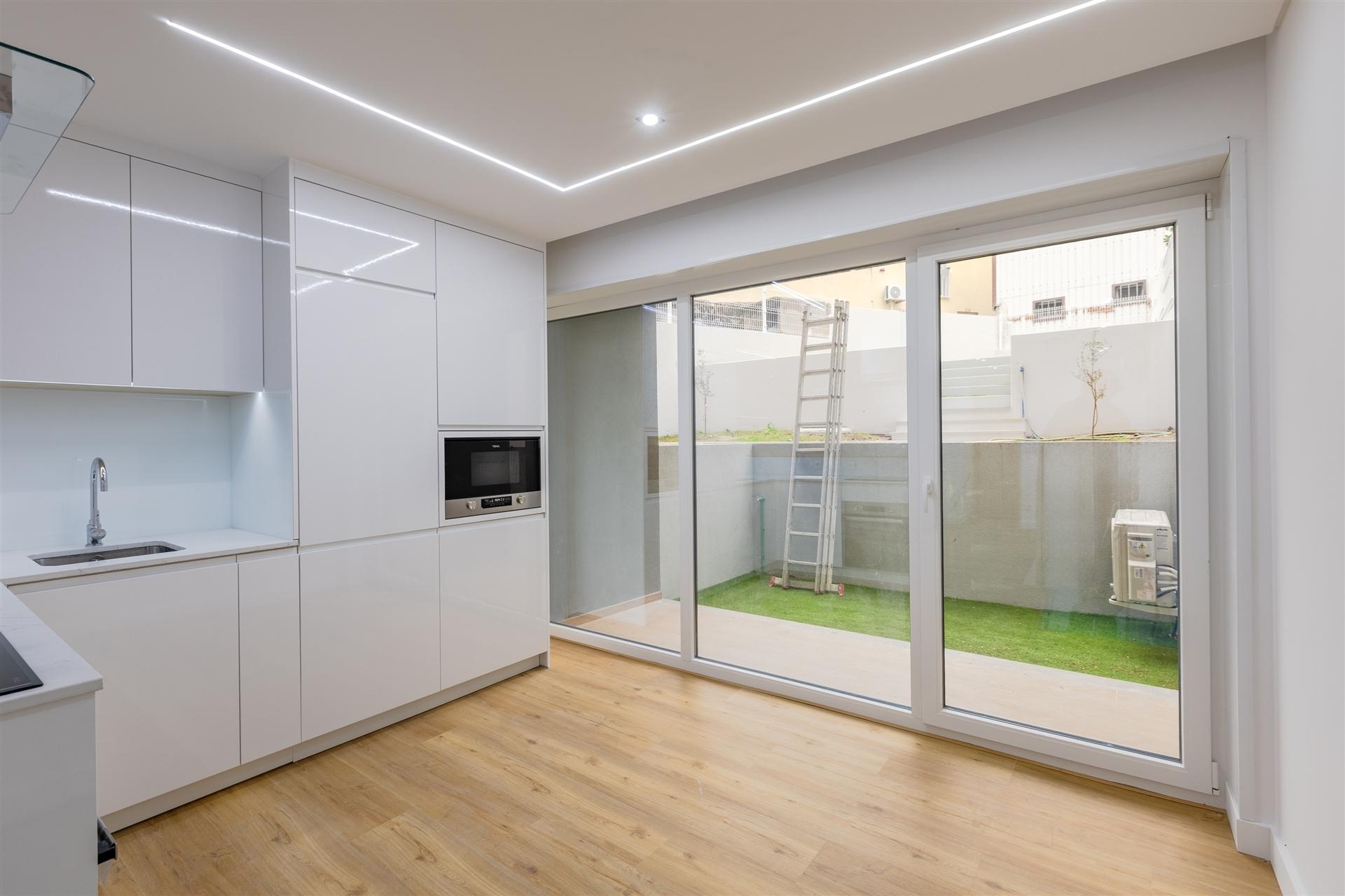 Estúdio/Apartamento TO Dúplex com Varanda/Jardim Privativo de 12.95m2 | Centro da Baixa do Porto