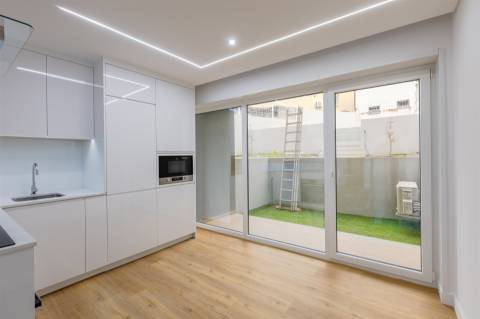 Estúdio/Apartamento TO Dúplex com Varanda/Jardim Privativo de 12.95m2 | Centro da Baixa do Porto