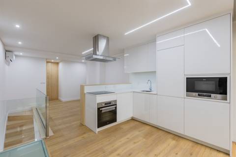 Estúdio/Apartamento TO Dúplex com Varanda/Jardim Privativo de 12.95m2 | Centro da Baixa do Porto