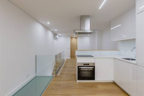 Estúdio/Apartamento TO Dúplex com Varanda/Jardim Privativo de 12.95m2 | Centro da Baixa do Porto