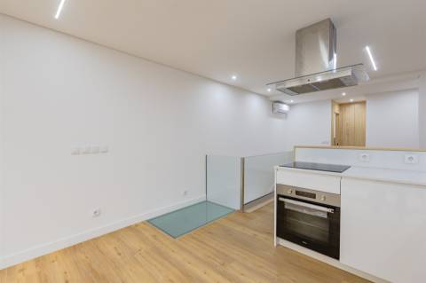 Estúdio/Apartamento TO Dúplex com Varanda/Jardim Privativo de 12.95m2 | Centro da Baixa do Porto