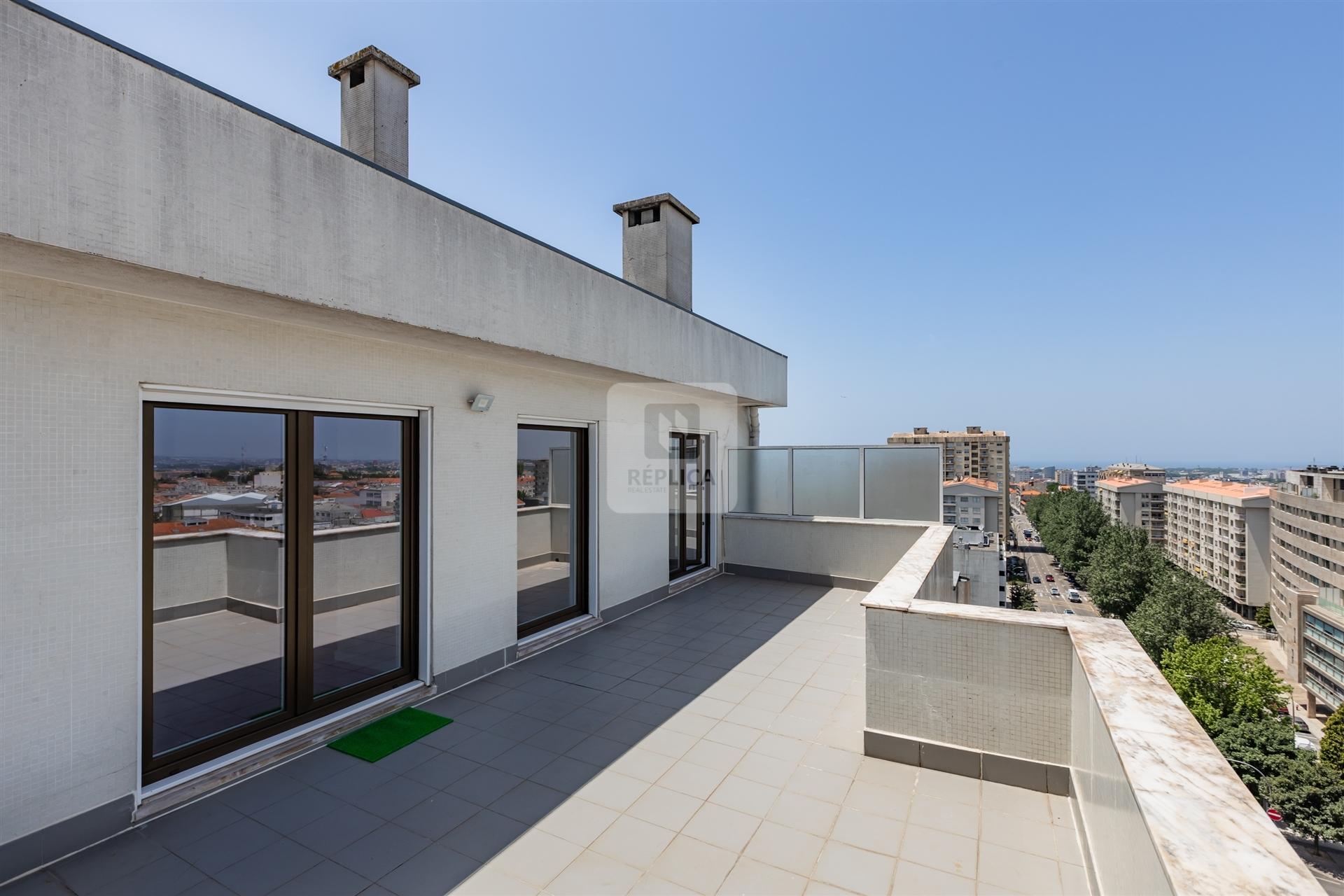 &#8203;&#8203;&#8203;&#8203;&#8203;&#8203;&#8203;Penthouse T3 com Terraço e Garagem próximo da Praça do Marquês