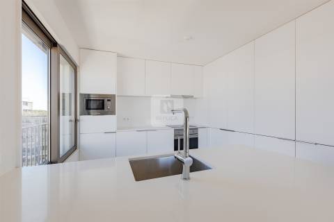 Apartamento T4 Duplex Novo | 2 terraços com 229 m2 na Alameda das Antas