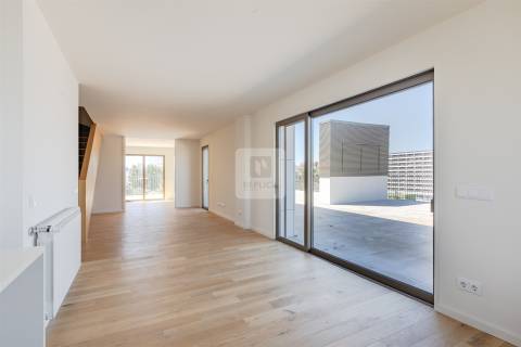 Apartamento T4 Duplex Novo | 2 terraços com 229 m2 na Alameda das Antas