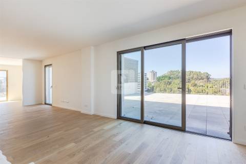 Apartamento T4 Duplex Novo | 2 terraços com 229 m2 na Alameda das Antas