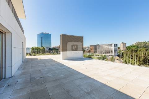 Apartamento T4 Duplex Novo | 2 terraços com 229 m2 na Alameda das Antas