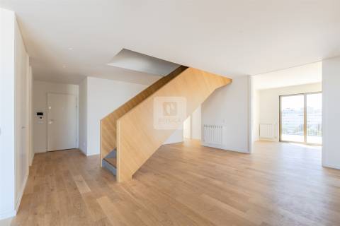 Apartamento T4 Duplex Novo | 2 terraços com 229 m2 na Alameda das Antas