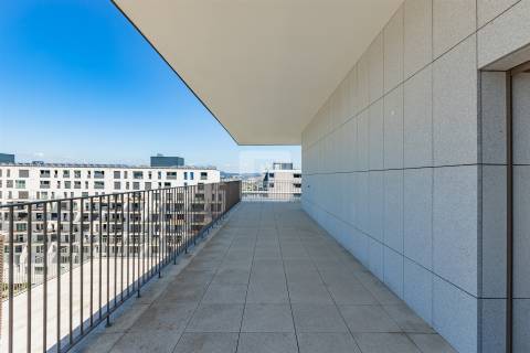 Apartamento T4 Duplex Novo | 2 terraços com 229 m2 na Alameda das Antas