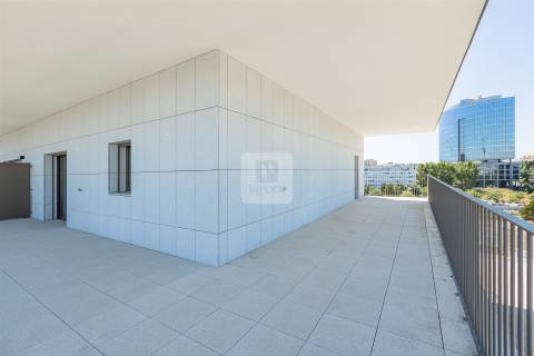 Apartamento T4 Duplex Novo | 2 terraços com 229 m2 na Alameda das Antas