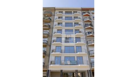 Apartamento T1 Novo com Varanda e Garagem em Gaia
