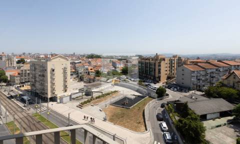 Apartamento T1 Novo com Varanda e Garagem em Gaia