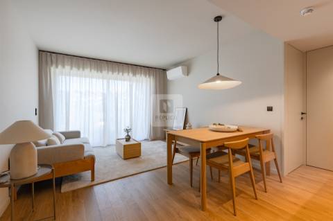 Apartamento T1 Novo com Varanda e Garagem em Gaia