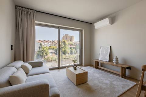 Apartamento T1 Novo com Varanda e Garagem em Gaia