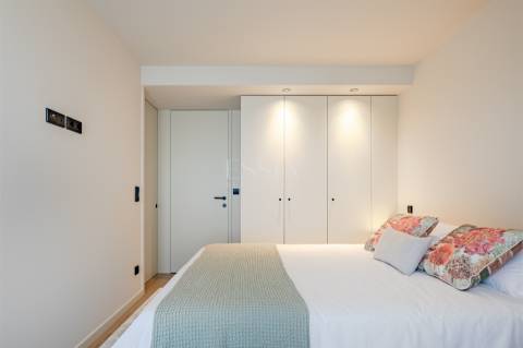 Apartamento T1 Novo com Varanda e Garagem em Gaia