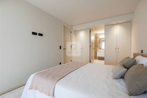 Apartamento T2 Novo com Vistas Rio Douro e Garagem