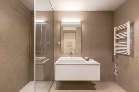 Apartamento T2 Novo com Varanda e Garagem no LYNQ