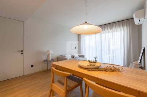 Apartamento T2 Novo com Varanda e Garagem no LYNQ