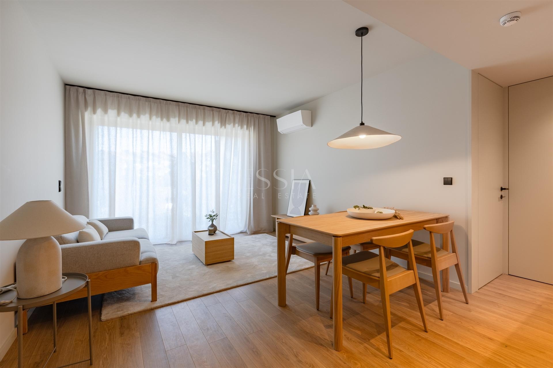 Apartamento T2 Novo com Varanda e Garagem no LYNQ