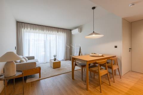 Apartamento T2 Novo com Varanda e Garagem no LYNQ