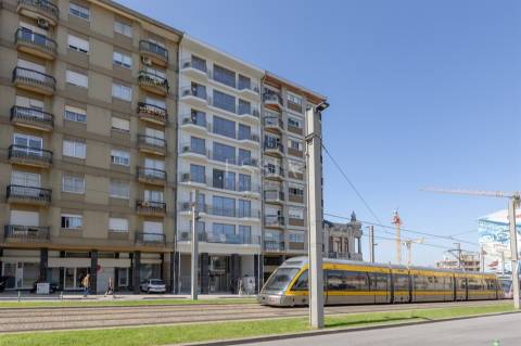 Apartamento T2 Novo com Varanda e Garagem no LYNQ