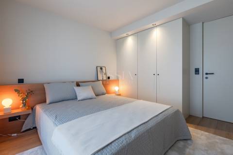 Apartamento T2 Novo com Varanda e Garagem no LYNQ