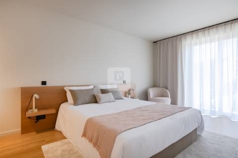 Apartamento T2 Novo com Vistas Rio Douro e Garagem