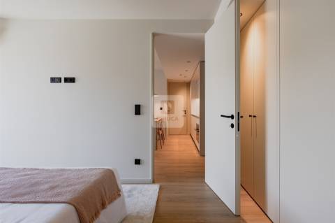 Apartamento T2 Novo com Vistas Rio Douro e Garagem