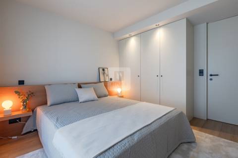 Apartamento T2 Novo com Vistas Rio Douro e Garagem