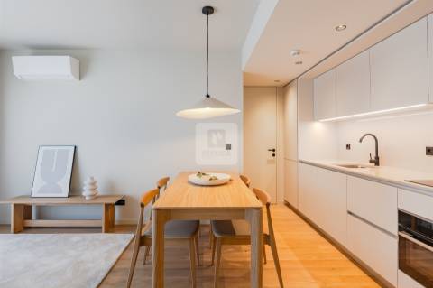 Apartamento T2 Novo com Vistas Rio Douro e Garagem