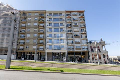 Apartamento T2 Novo com Vistas Rio Douro e Garagem